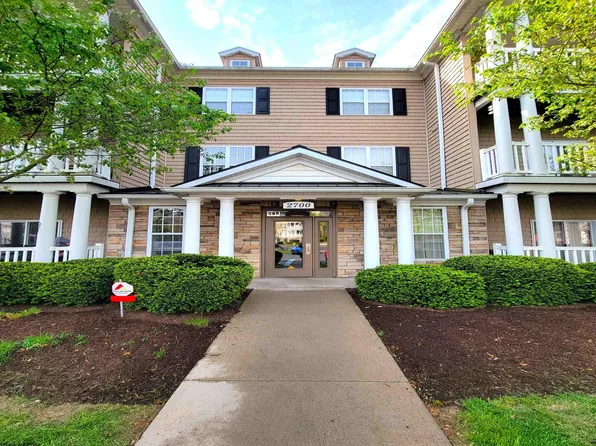 2738 Suncrest Vlg, Morgantown, WV 26505