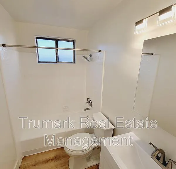 1422 E Maple St #7 — Photo 10