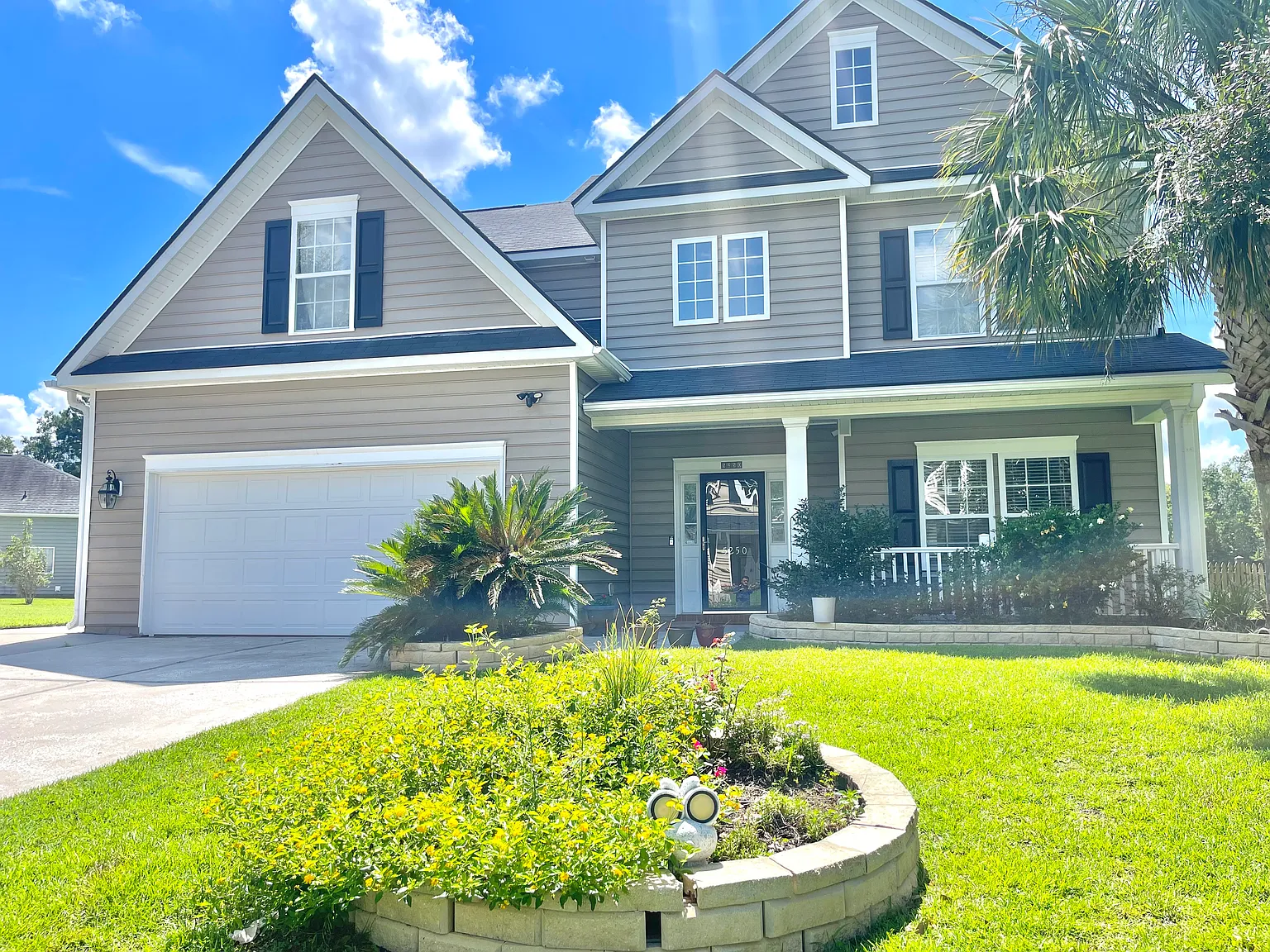 5 bed, 2.5 bath, 2744 sqft, $2,600 — Photo 3
