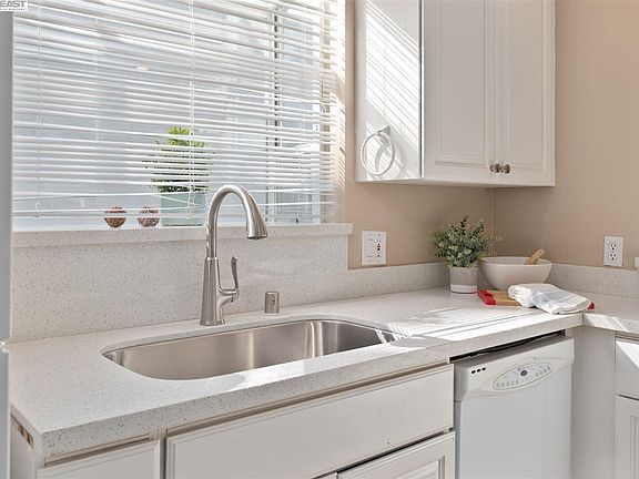 4th image of 2210 Parnassus Ct #303