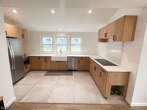 3rd image of 9 Frederick Pl