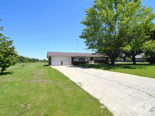604 W North St, Dix, IL 62830