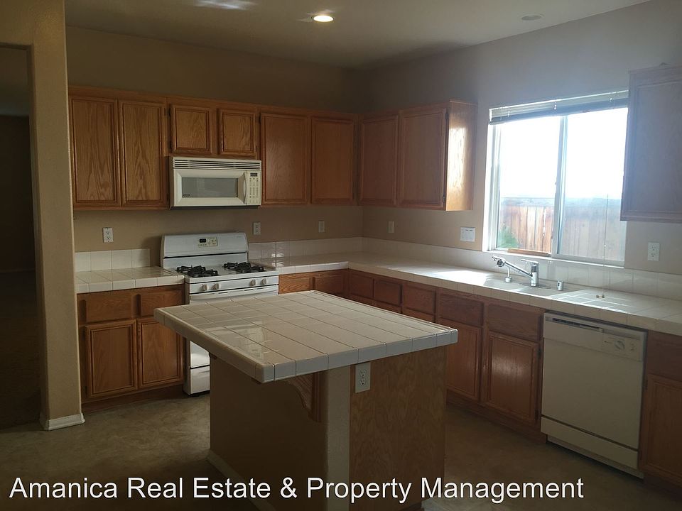 2nd image of 22473 Maidenhair St