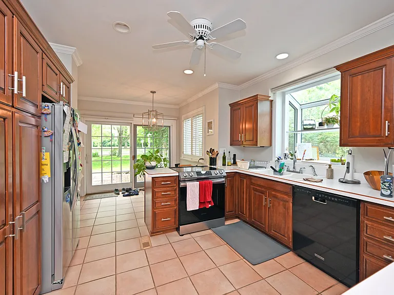 6900 Drake Rd — Photo 13