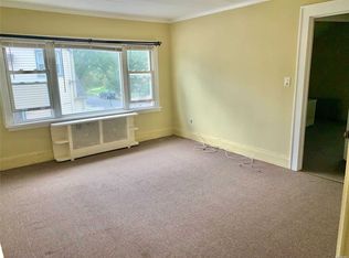 47 Wood St APT 2, Lynbrook, NY 11563