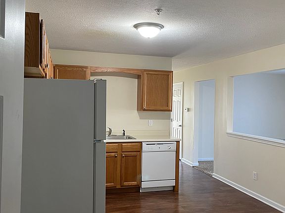 3rd image of 1370 Southwestern Blvd APT 42