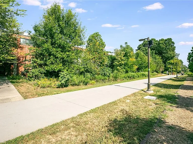 174 Chester Ave SE #102 — Photo 34
