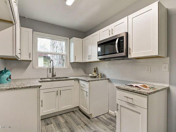 4th image of 3553 Plum St