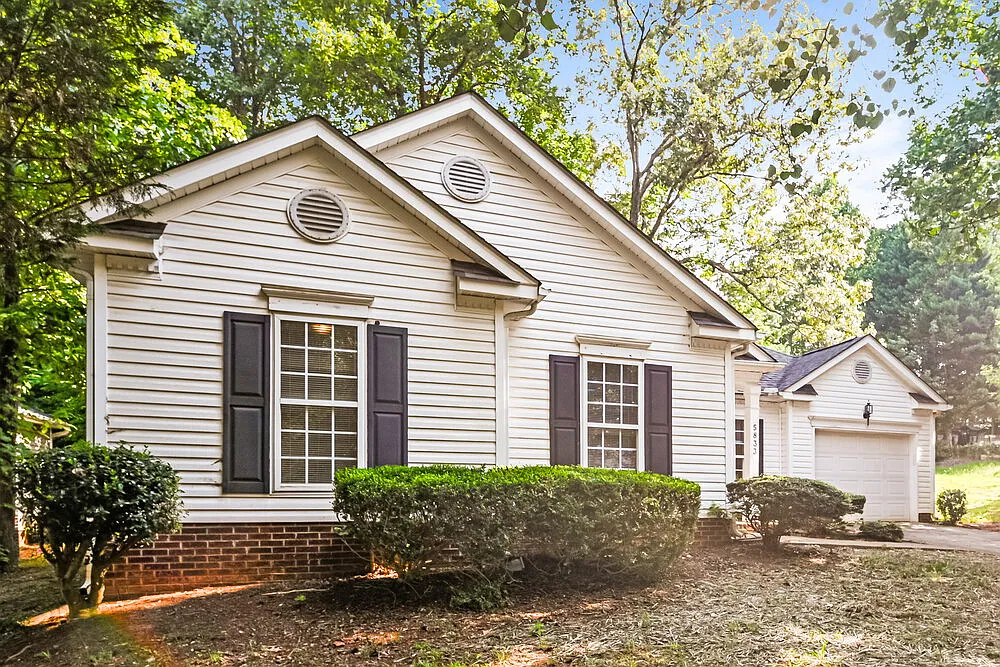 3 bed, 2.0 bath, 1184 sqft, $1,775 — Photo 3