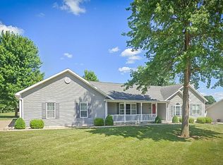 7 Quail Ridge Dr, Pittsfield, IL 62363