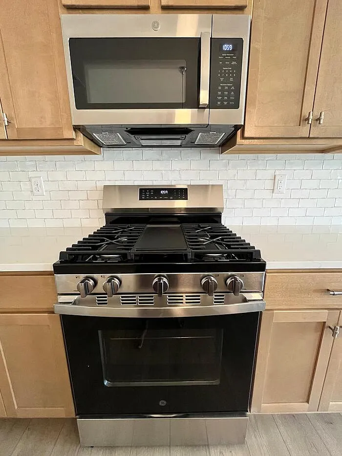 3 bed, 3.0 bath, 1688 sqft, $2,000 — Photo 4