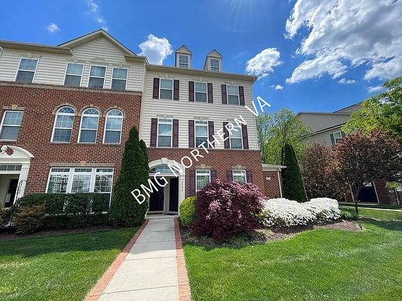 3rd image of 24688 Hutchinson Farm Dr