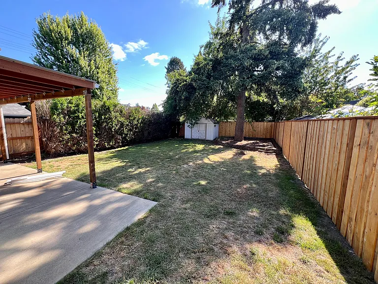 926 NE Davis St — Photo 13