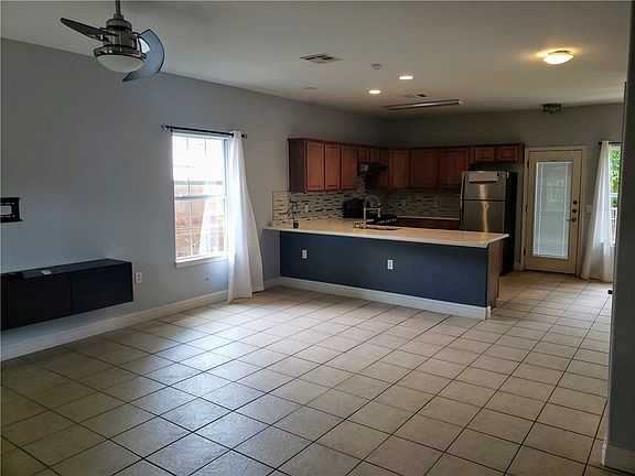 3rd image of 7304 Grand Canyon Dr