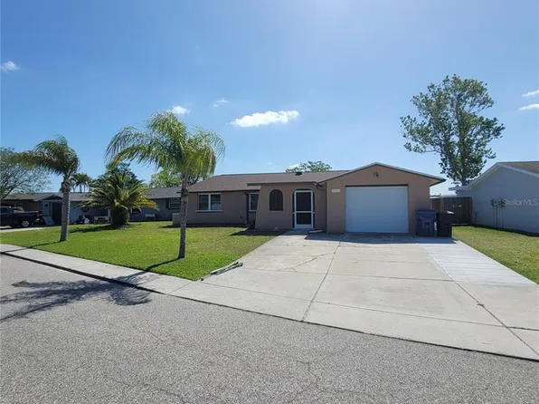 2110 Society Dr, Holiday, FL 34691