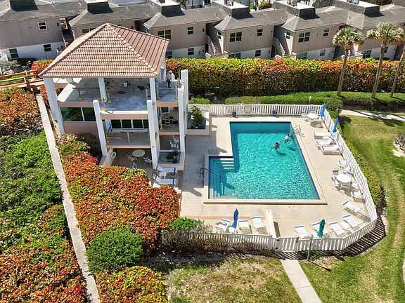 3rd image of 1550 NE Ocean Blvd #302B