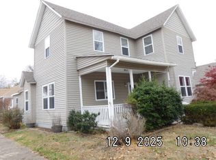 1201 Monroe Ave, Charleston, IL 61920