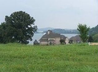 830 Rarity Bay Pkwy, Vonore, TN 37885