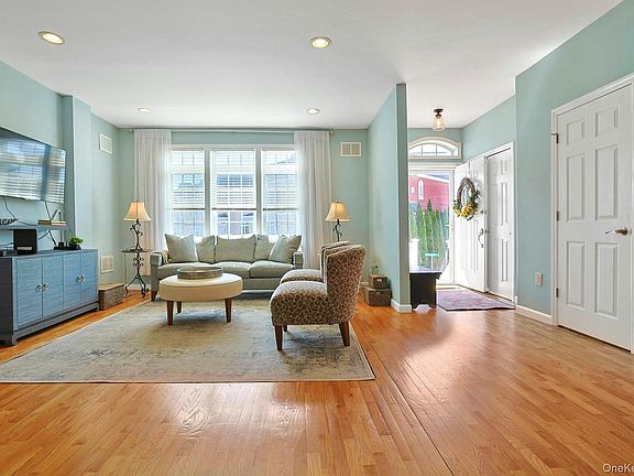 3rd image of 44 Alexander Court
