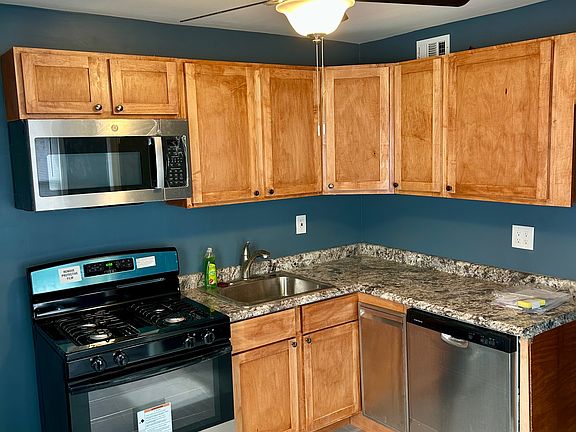 2nd image of 1030 Circle Ave Unit 2R