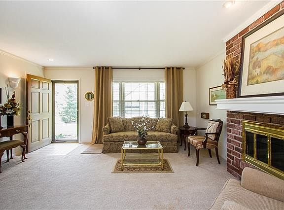 4th image of 304 W 113th St