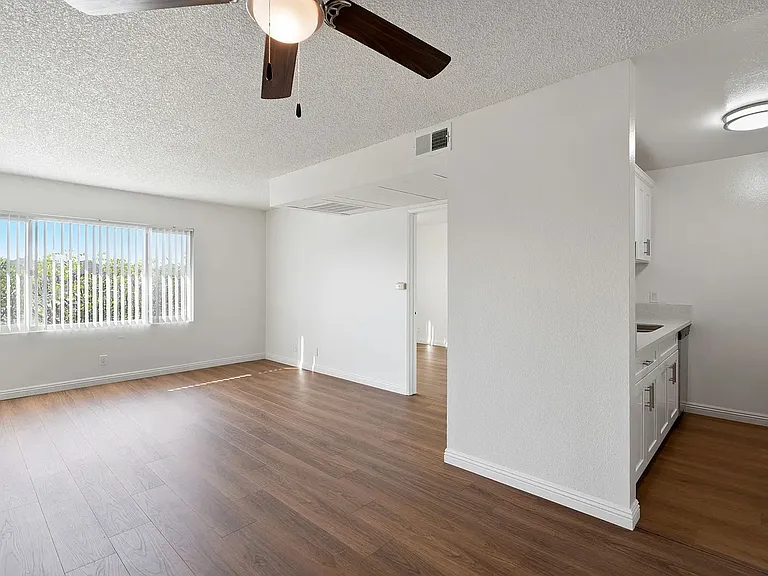 Azusa Gardens Apartments — Photo 10