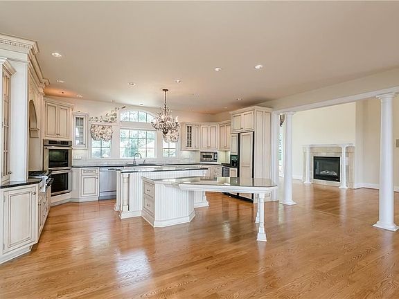 5th image of 12 Country Meadow Dr