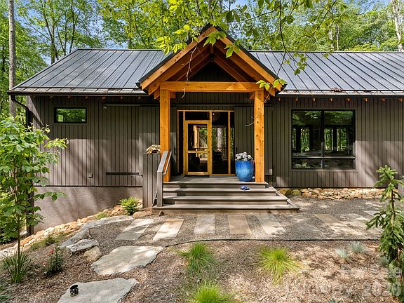 3rd image of 80 Hemlock Cir