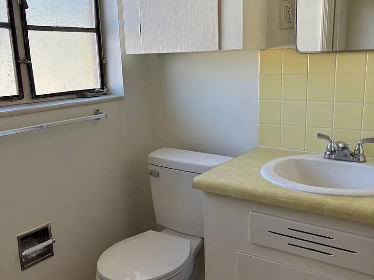 3221 E Linden St — Photo 10