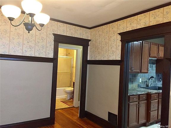 4th image of 23 Courtland St