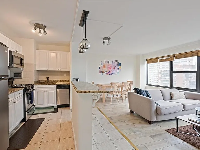 135 Montgomery St #20H — Photo 1
