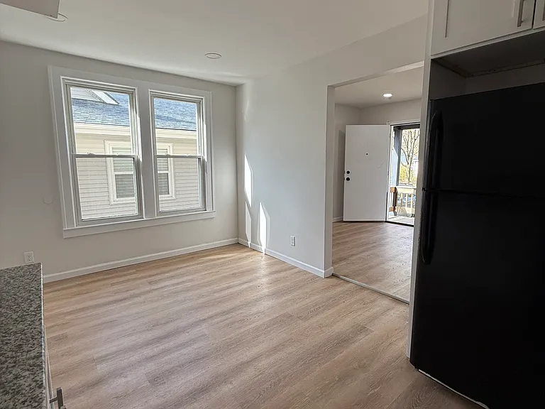 224 Stratford Rd — Photo 2