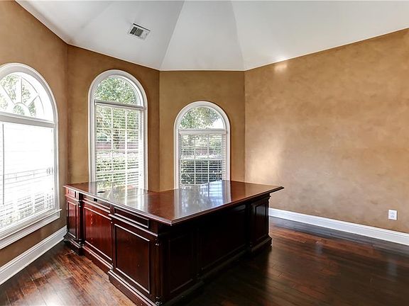 4th image of 4934 Green Pointe Way NE