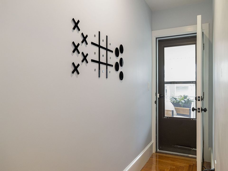 1st image of 9 Dickson St #2B