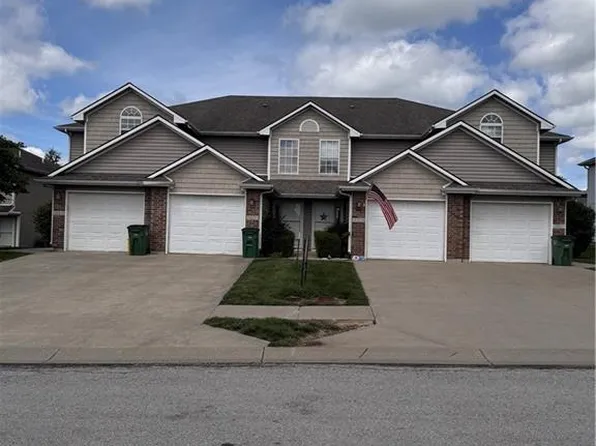 9021 SW Gala Dr, Blue Springs, MO 64064