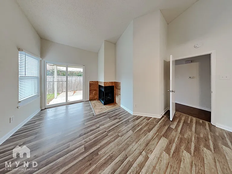 8704 Tigris Trl — Photo 6