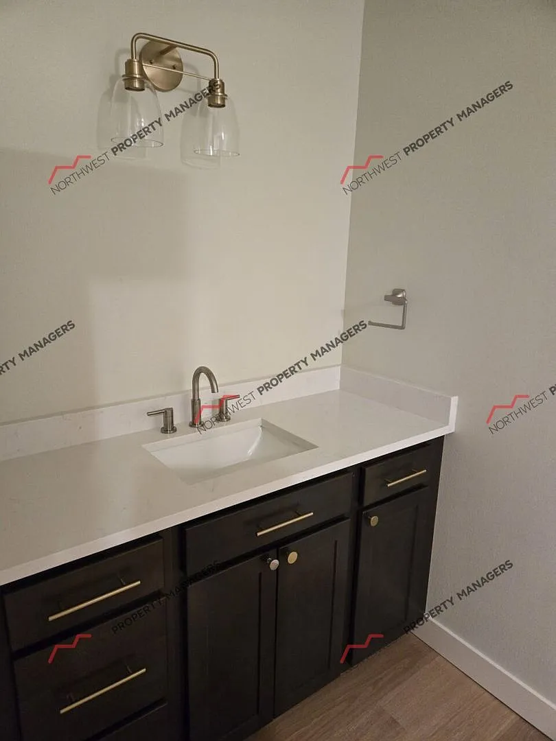 R11B | $1895 — Photo 2