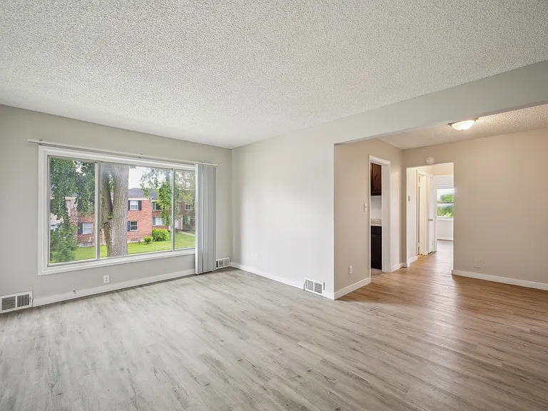 Franklin Village Apartments — Photo 9