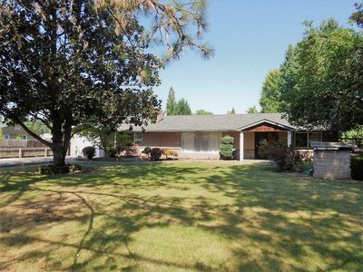 822 W Harbeck Rd, Grants Pass, OR, 97527