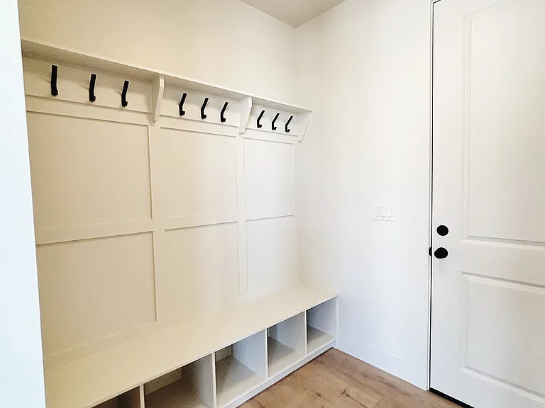 375 E 1600 N — Photo 13