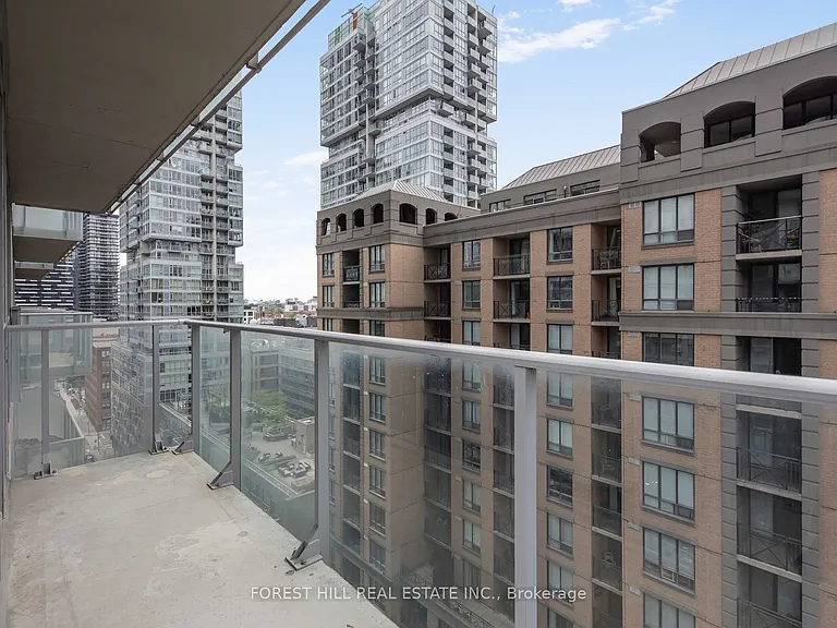 126 Simcoe St #1407 — Photo 24