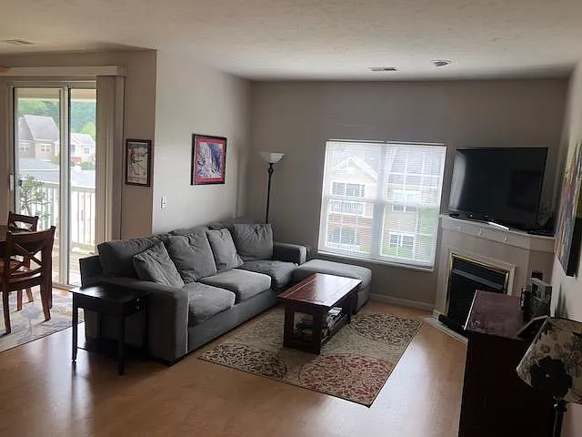 908 Stockton Rdg #908 — Photo 5