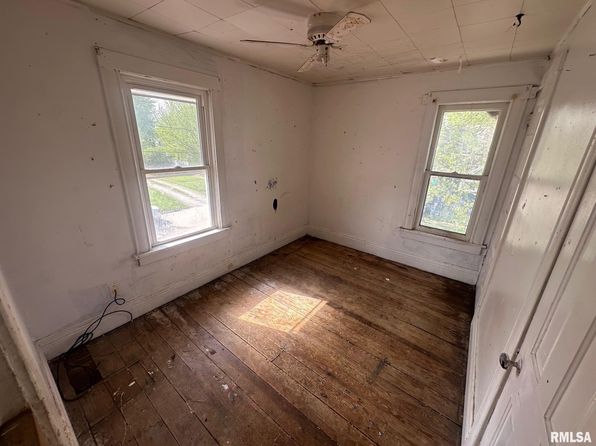 705 Olive St, Galesburg, IL 61401