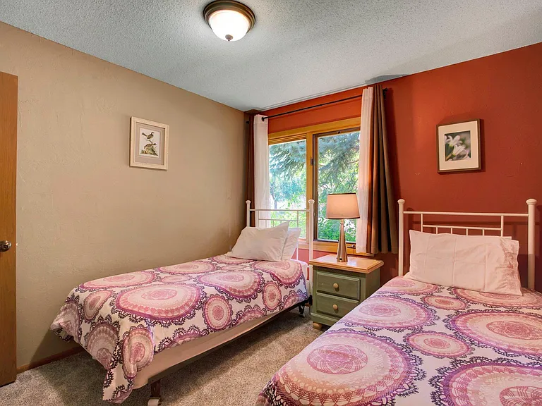 Bedroom 3, 2 Twins