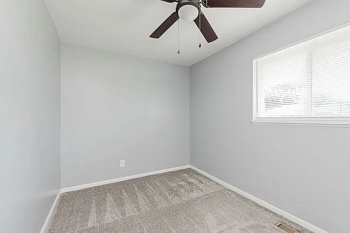 1530 S Drexel Ave — Photo 12