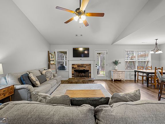 3rd image of 36 E Gordon Rd