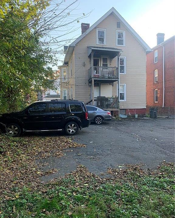 2nd image of 216 Jefferson St