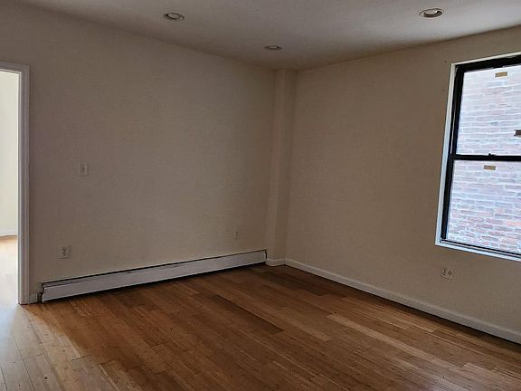 3rd image of 4372 Matilda Ave