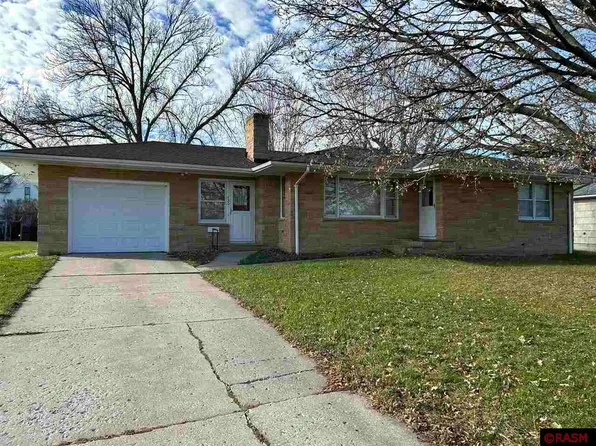 420 9th St S, Saint James, MN 56081