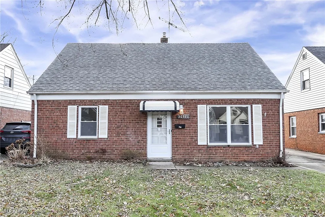 20980 Crystal Ave photo 1